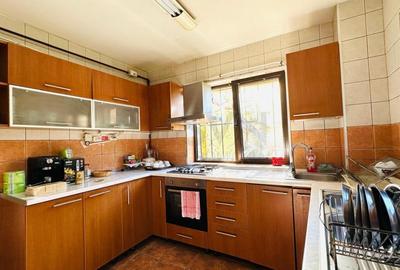 Casă individuală cu 9 camere cu Canalizare în Central - 9