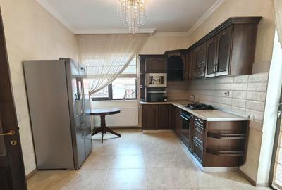Casă cu 4 camere în Central - 3