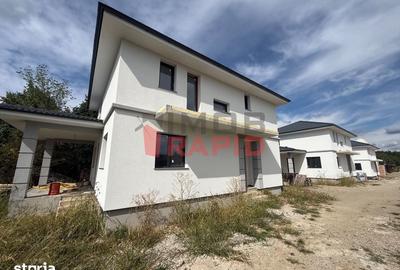 Casă cu 5 camere cu Teren 300 Mp în Central