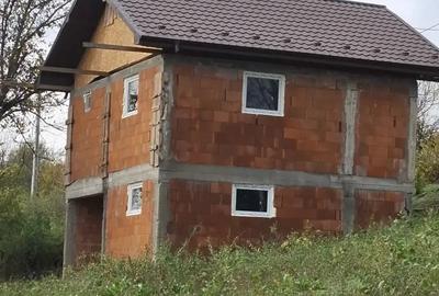 Casă cu 4 camere cu Teren 400 Mp în Central
