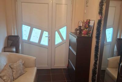 Casă cu 3 camere în Olteni