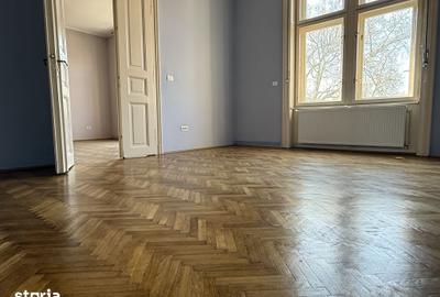 Apartament cu 5 camere în Central