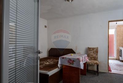 Casă cu 4 camere cu Teren 249 Mp în Andronache - 5