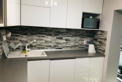 Apartament cu 3 camere, decomandat, zona Nicolina - 3