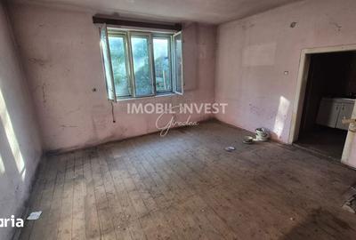 Casă cu 4 camere cu Teren 990 Mp în Central - 3