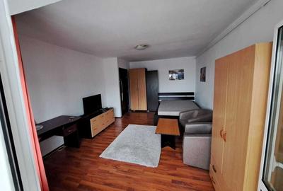 Garsonieră decomandată, mobilată în Vitan Mall