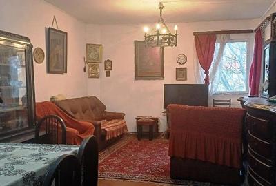 Casă individuală cu 4 camere cu Canalizare în Central - 7