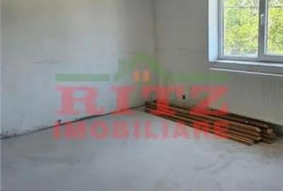 Apartament cu 3 camere decomandat în Caracal