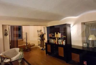 Casă cu 6 camere cu Teren 300 Mp în Schei