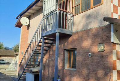 Casă cu 3 camere cu Teren 1000 Mp în Central - 10