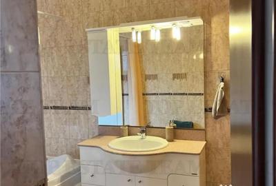 Casă cu 9 camere cu Teren 1784 Mp în Cornu - 2