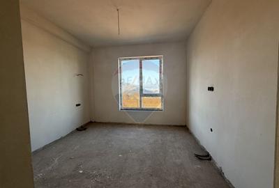 Casă cu 5 camere cu Teren 250 Mp în Florești - 5