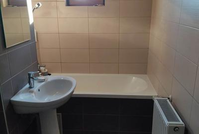 Apartament cu 3 camere semidecomandat în Confecții - 2