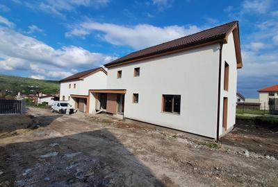 Casa cuplata prin garaj 23 mp, sup. totala 147 mp P+E in Chinteni - 2