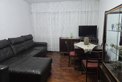 Apartament cu 3 camere semidecomandat în Baba Novac