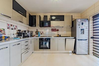 Casă cu 9 camere cu Teren 463 Mp în Stupini - 10