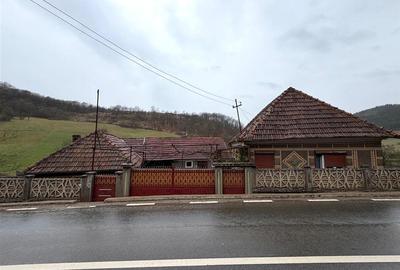 Casă cu 4 camere cu Teren 2846 Mp în Călățea - 1