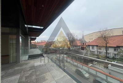 Apartament cu 4 camere semidecomandat în Kiseleff