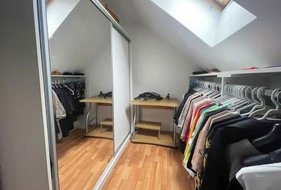 Apartament cu 3 camere decomandat în Exterior Vest
