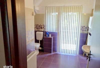 Casă cu 5 camere cu Teren 1600 Mp în Golești - 1