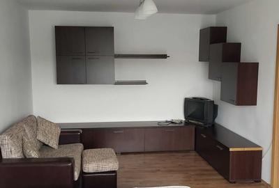 Apartament cu 2 camere decomandat, mobilat în Tei