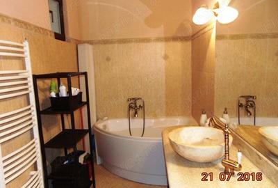 Ocazie unica!Proprietate in zona 0 in centrul istoric al Sibiului-P-ta Mare,zona pietonala! - 2