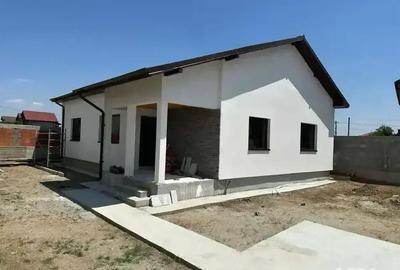 Casă cu 4 camere în Central - 2