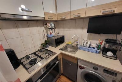 Pre? bun! Garsoniera gata de locuit in zona 9 Mai - 3