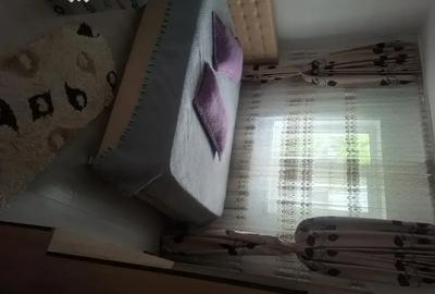 Apartament cu 3 camere semidecomandat, mobilat în Central