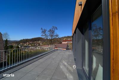 Casă cu 4 camere cu Canalizare în Central - 1