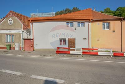 Casă cu 3 camere în Schei