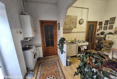 Casă cu 6 camere cu Teren 927 Mp în Central - 1