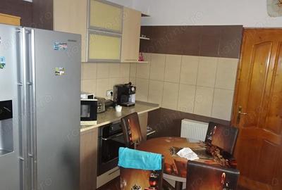 Casă cu 4 camere cu Teren 7800 Mp în Central - 3