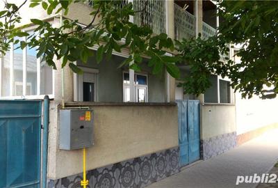 Casă cu 6 camere cu Teren 300 Mp în Sântana - 1