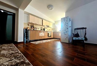 Casă cu 6 camere cu Canalizare în Central