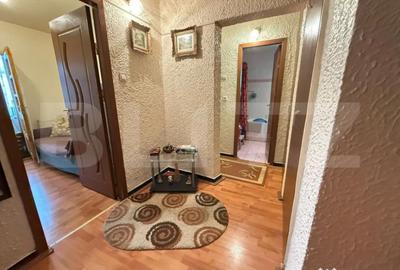 Apartament cu 2 camere decomandat în 9 Mai - 2