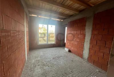 Casă cu 4 camere cu Teren 650 Mp în Paleu - 1