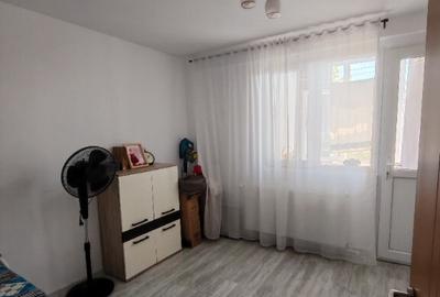 Apartament renovat 4 camere Micro 16 complex Siretu