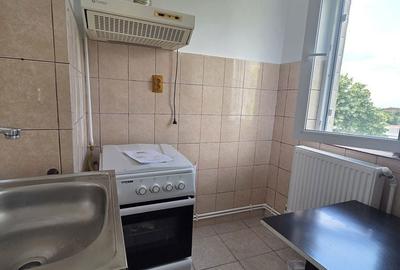 Garsonieră semidecomandată în Apollo