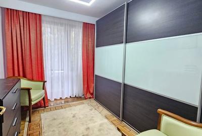 Apartament cu 4 camere decomandat în Central