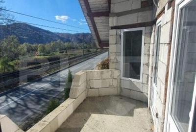 Casa P+M de aprox.140 mp, cu 10 ari livada de pomi si 1,5ari - 4