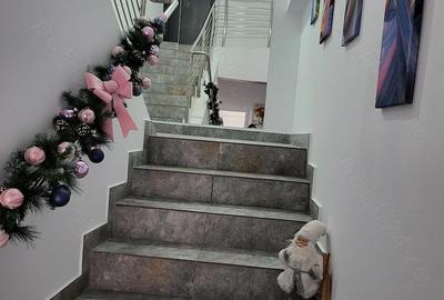 Apartament cu 3 camere decomandat, mobilat în Zăvoi - 1