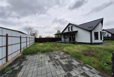 Casă cu 3 camere cu Teren 450 Mp în 9 Mai - 2