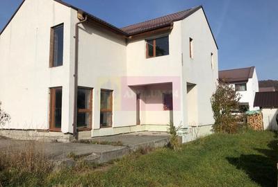 Vila la rosu Zarnesti- Mitropolit Metianu cu vedere superba spre munte - 3