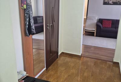 Apartament cu 4 camere semidecomandat în Crângași