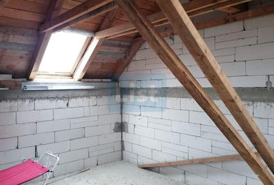 Casă cu 3 camere cu Canalizare în Central - 24