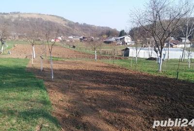 Teren de 2200 mp, în Central