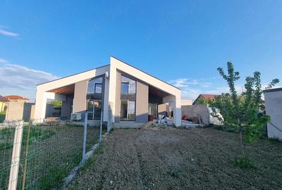 Casă cu Teren 440 Mp în Ghiroda - 2