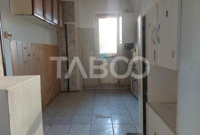 Apartament 2 camere decomandate 35 mp parter zona Stejarului Cisnadie - 5