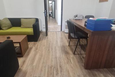 Spațiu comercial, de 133 mp, în Central - 4